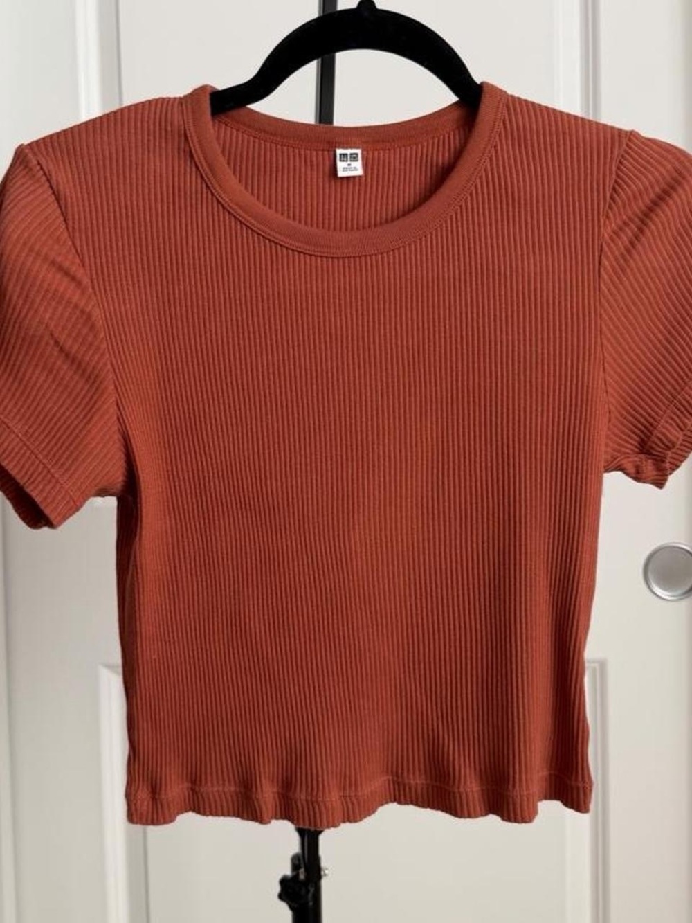 Uniqlo Ribbed Short Sleeve Top in Rust